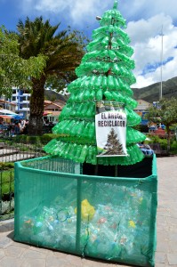 Recycling campaign in the plaza at Urcos. 